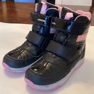 Geox girls winter boots in good condition.